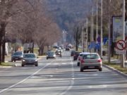 Саобраћај се на већини путних правацаодвија несметано по мјестимично мокрим коловозима