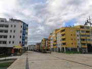 Облачно, вјетровито и топло, од подне падавине