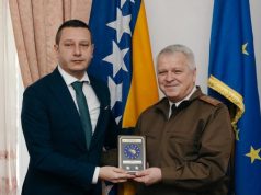 Командант ЕУФОР-а уручио Гогановићу плакету за допринос сарадњи