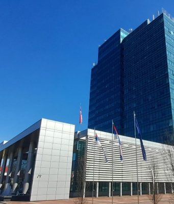 Влада Српске: Од данас на снази већа примања за породице са четворо и више дјеце