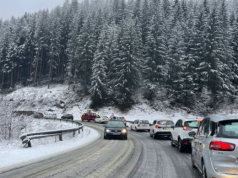 Снијег узроковао колапс на путу у БиХ (ВИДЕО)