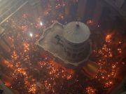 Силазак Благодатног огња у Христов гроб у Јерусалиму