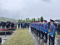 Уз почасну паљбу и хеликоптерски поздрав Бобан Кустурић испраћен на вјечни починак (ВИДЕО)