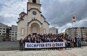 Улицама Пала продефиловао „Марш бесмртног пука“, 9.5. (Видео)