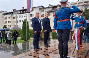Премијер Минић на Палама одао почаст погинулим борцима (Видео)