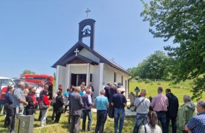 У сриједу парастос за 30 невиних српских цивила убијених у Чемерну