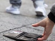 Вишеграђанин пронашао и вратио власнику торбицу са 400 евра, пасошем и авионском картом
