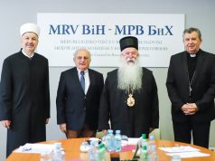 Прекинути са отимањем имовине цркава и вјерских заједница и вратити је власницима
