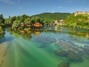 Данас претежно сунчано и веома топло