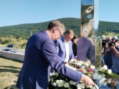 Додик и Вучић одали пошту убијенима на Петровачкој цести