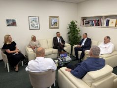 Минић обилази Центар за биомедицинска истраживања