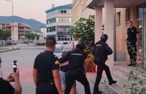 Окружни суд у Источном Сарајеву након рочишта изрекао je мјере забране напуштања боравишта Александру Николићу