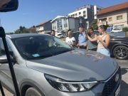 Више од 3.800 возача у Српској кажњено од почетка године, због коришћења телефона током вожње (ФОТО)