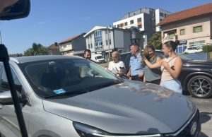 Више од 3.800 возача у Српској кажњено од почетка године, због коришћења телефона током вожње (ФОТО)