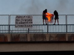 Остојић: Паљење српске заставе код Оточца – чин мржње према свему што је српско