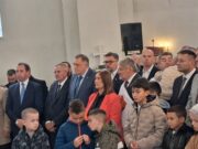 Предсједник СНСД-а Милорад Додик и замјеник предсједавајуће Савјета министара БиХ Сташа Кошарац присуствују Светој архијерејској литургији