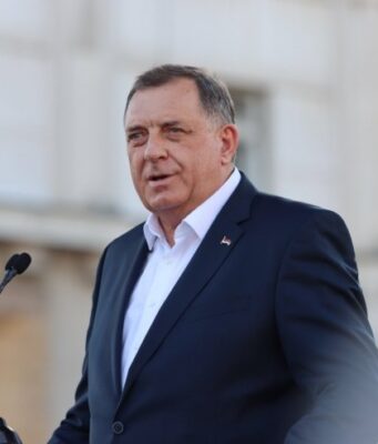Додик: Када се брани кућни праг, преци и потомци српски војник постаје тврђава