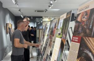 У Музеју Житомислић отворена изложба о црквама брвнарама Поткозарја