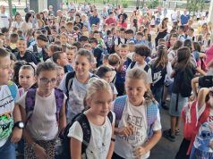 Три паљанске основне школе дочекале 214 првачића, 1.9. (Видео)