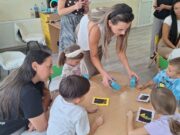 Малишани ЈУ „Први кораци“ стварали слике свог града поводом предстојећег Дана општине