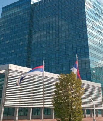 Влада Српске о закључивању посебног колективног уговора за запослене у органима управе