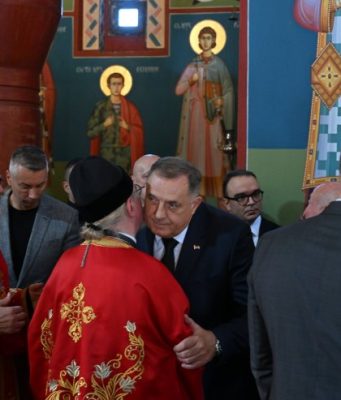 Минић, Стевандић, Цвијановићева и Додик одали почаст генералу Младићу (Фото)