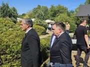 Каран и Будимир одали почаст генералу Младићу у цркви Светог Луке (ФОТО)