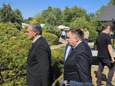Каран и Будимир одали почаст генералу Младићу у цркви Светог Луке (ФОТО)