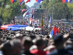Поворка дуга око четири километра; Ријека људи испраћа генерала Ратка Младића