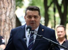 Стевандић честитао Дан српског јединства, слободе и националне заставе