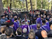 Помен поводом 40 дана од смрти Ратка Младића: На гробљу породица, пријатељи и саборци (ФОТО)