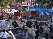 Париз као ратна зона: Нове демонстрације средњошколаца и студената