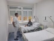 Универзитетска болница Фоча извела прву минимално инвазивну операцију уклањања бубрега због туморa