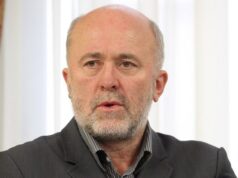 Симић: Ифимесу и Бећировићу је лакше критиковати Додика него спознати себе